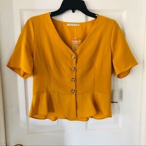 NWT ACTIVE USA mustered Colored Button Front ruffle Half cropped top Size medium